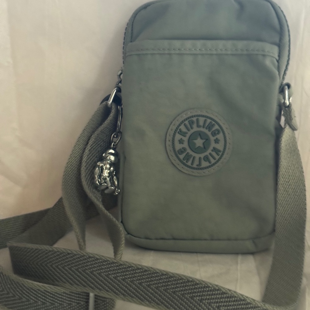 EUC Kipling green crossbody